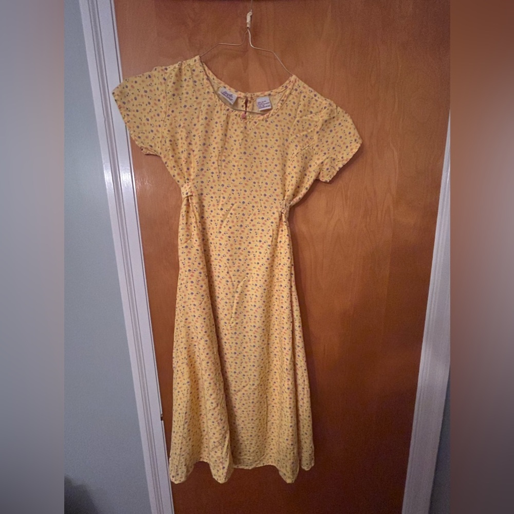 Girls size 10 yellow floral dress perfect for Easter